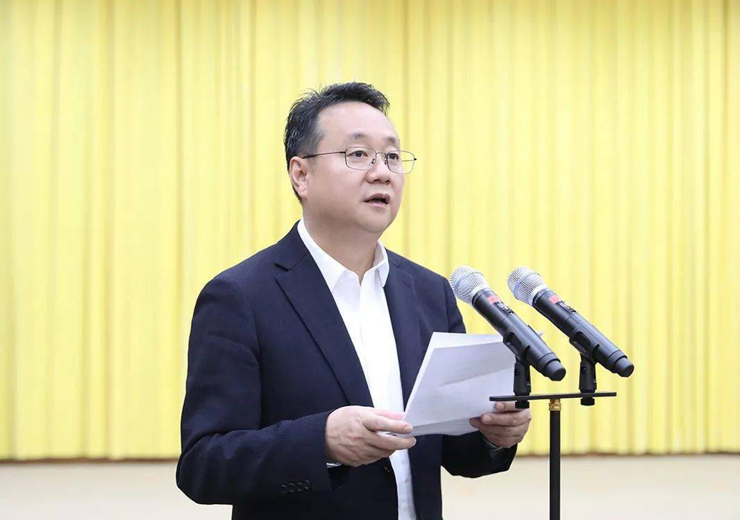 市委书记王纲,市委副书记,代市长洪湖鹏共同为"中共湖州市委社会建设