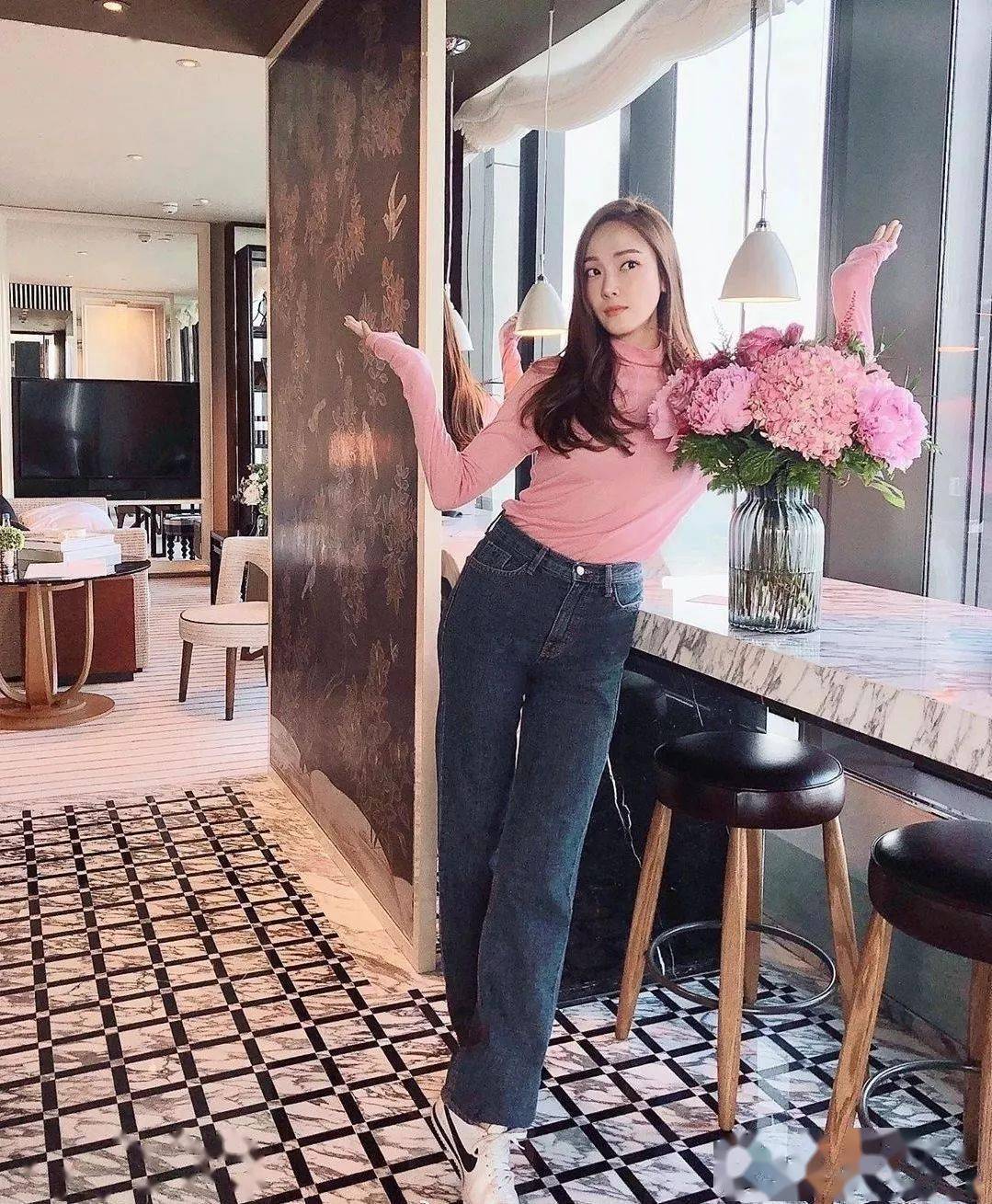 毛衣 果然,大圆脸就是要这样穿「烟管领」才好看!