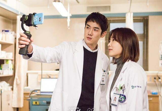 机智的医生生活演员表全部 232640c42362416aaf73d56ea6f82676.jpeg