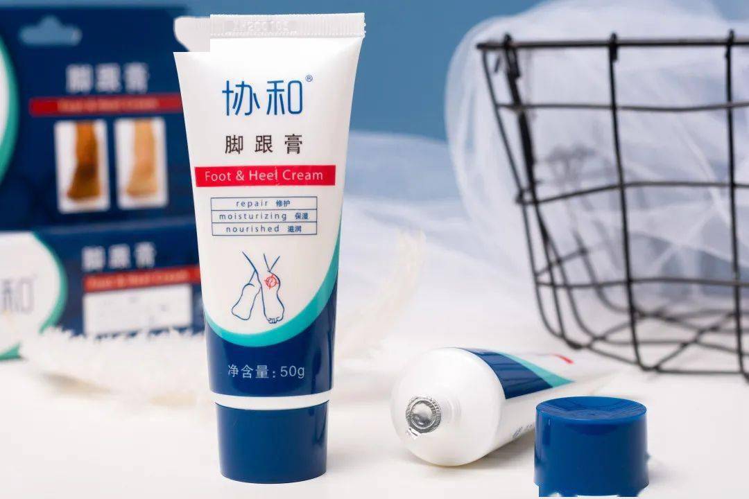 草本植物脚跟开裂、老茧、死皮……又疼又丑！用它一抹，双脚嫩滑，实测惊呆了！