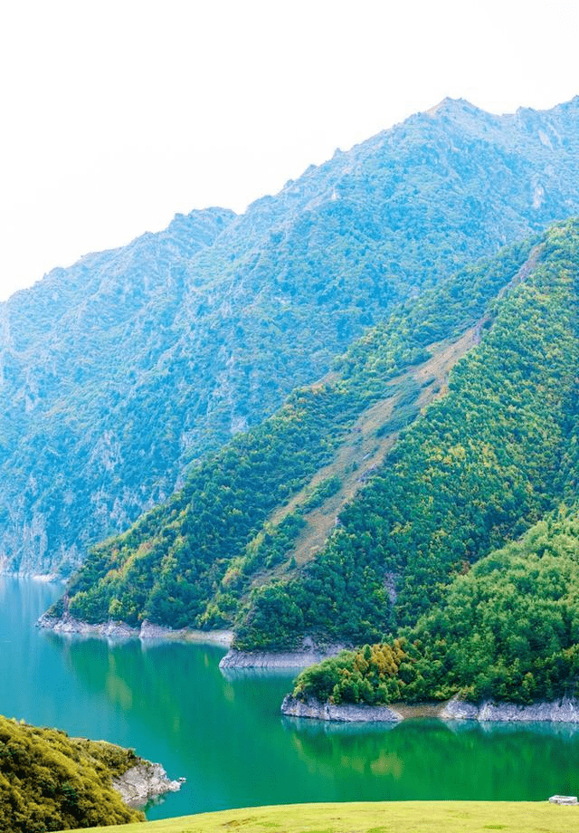 冶海是一个高山堰塞型淡水湖,所在水系为黄河支流洮河支流冶木河水系.