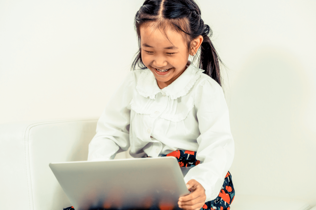 迪迦奥特曼|短裙、黑丝、爆R…现在孩子都看这些？厦门家长求助：青春期孩子怎么管？