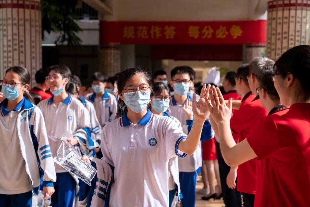 广东各地中学校服大赏,这些学校的好看到爆!