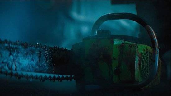 霍珀|重启版《德州电锯杀人狂》首曝预告：皮脸人魔重现