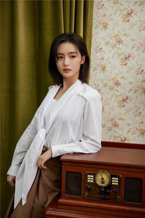 孙嘉琪《沉默的证明》哭戏虐心 白衬衫写真清爽恬淡_梁笑_石头_观众