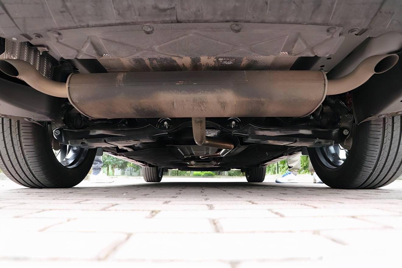 详解福特evos标配20t8at空间不输迈腾你会选吗