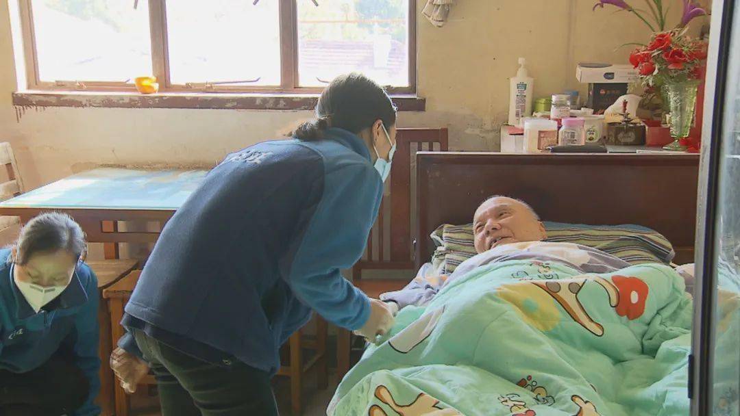 徐汇让他们"浴"见美好_老人_老伯_服务