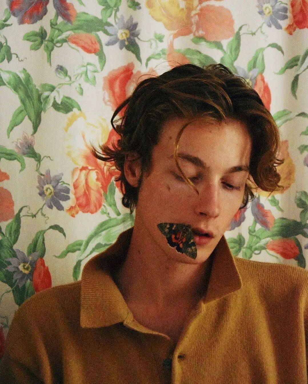 de 法国时尚圈力捧的设计新秀,还是位脸蛋天才~