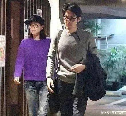 直不大喜欢王菲”李亚鹏的母亲就一—黄美姬图片