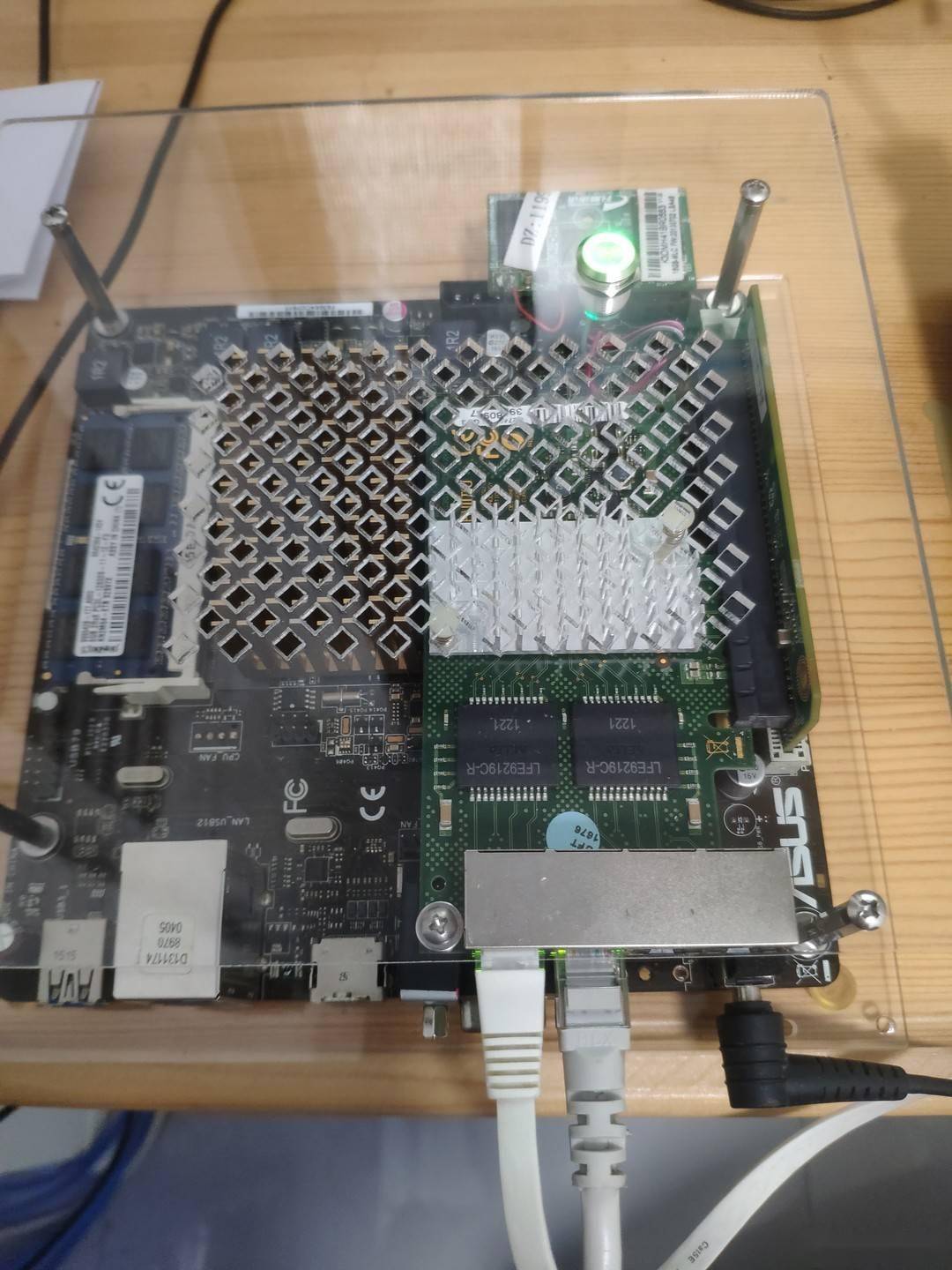 华硕j2900主板做软路由分享改网卡横置和替换小固态