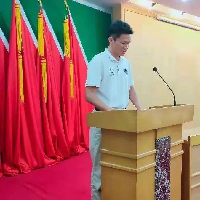 陈伟东,工作于普宁市占陇镇桥柱初级中学.