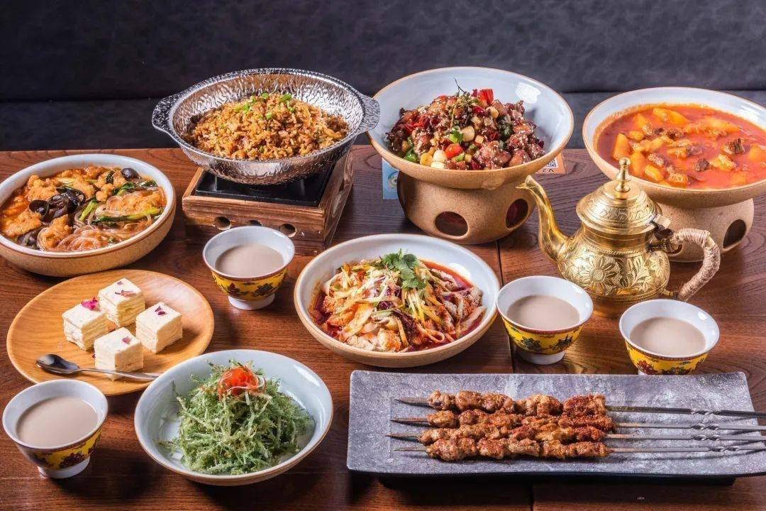 带你开启只关于美食的神秘之旅这个冬天,让温暖热情的藏餐带着他的