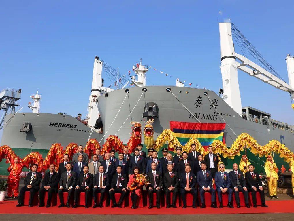 世界最大重吊船泰兴轮入列中波公司船队