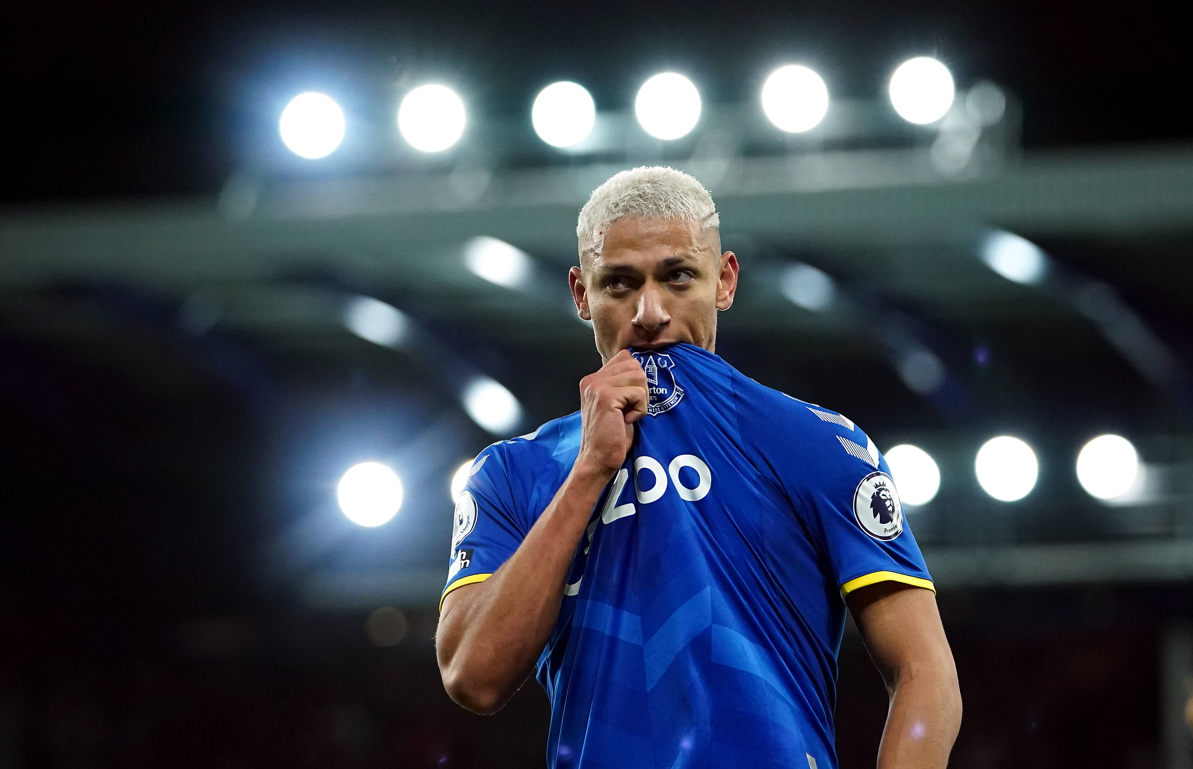 英超|第92分钟绝杀，2-1逆转！前中超主帅送英超落魄豪门35年耻辱纪录