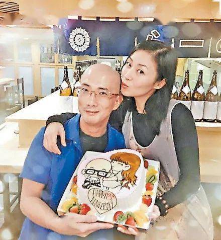 成为了她被赞“香港第一美腿”，和丈夫相恋7天闪婚，20年没生孩子，如今依旧是女神！