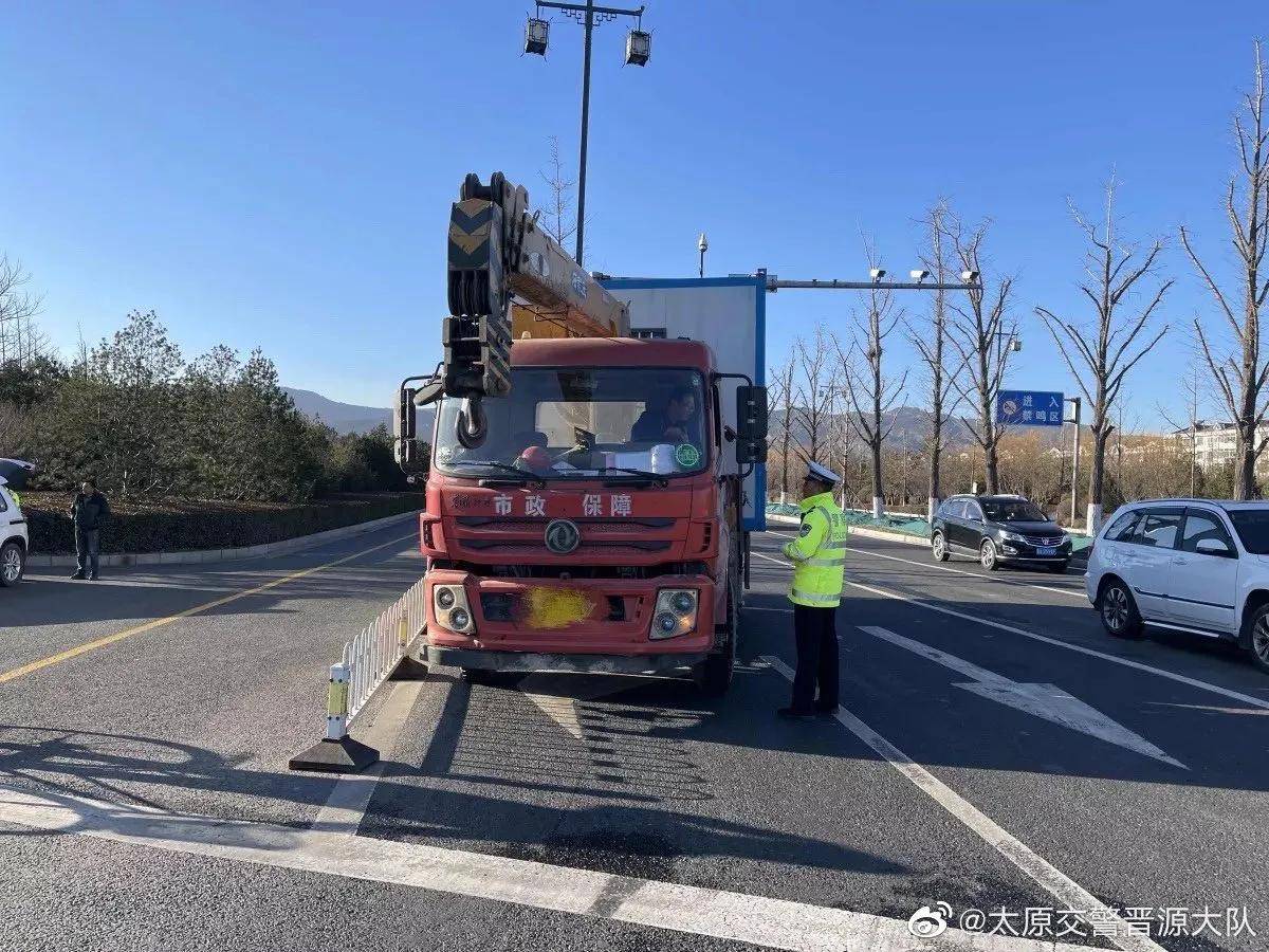 太原交警重點檢查超高超載_貨物_貨車_車輛