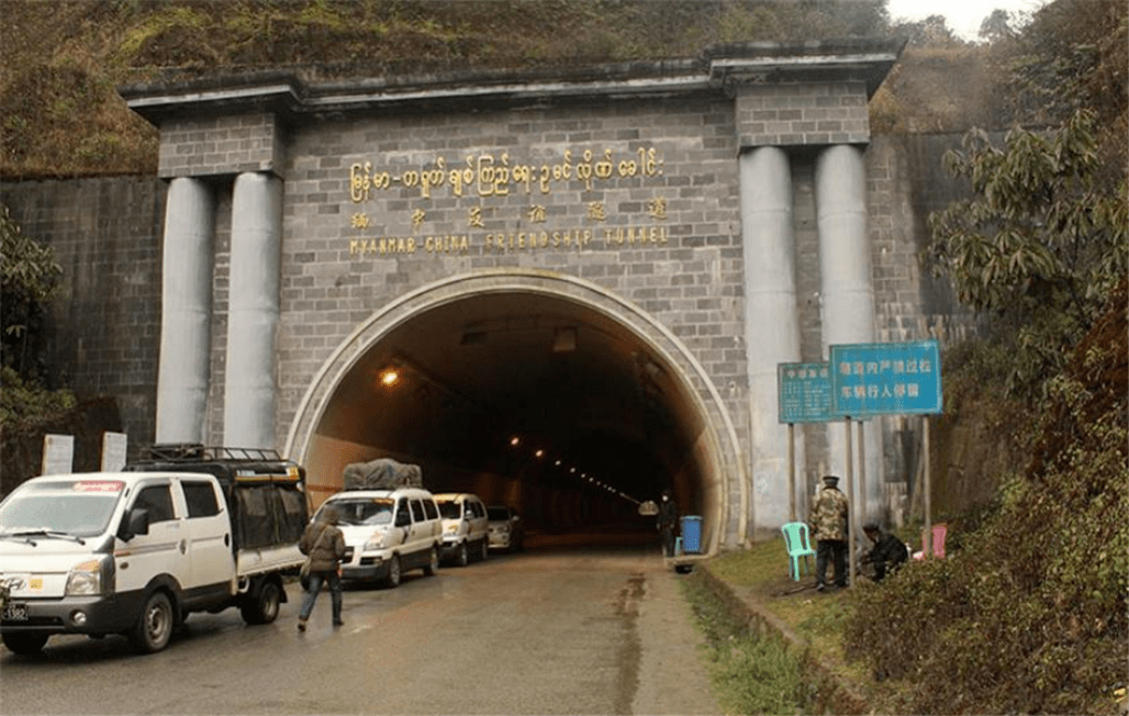 缅中甘拜地边贸业务即将启动 木姐通关21辆缅甸水果货车尚未交易_中国