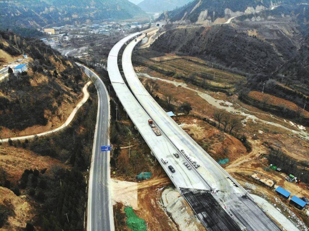 隰吉高速lj8标段三多大桥全部架设完成