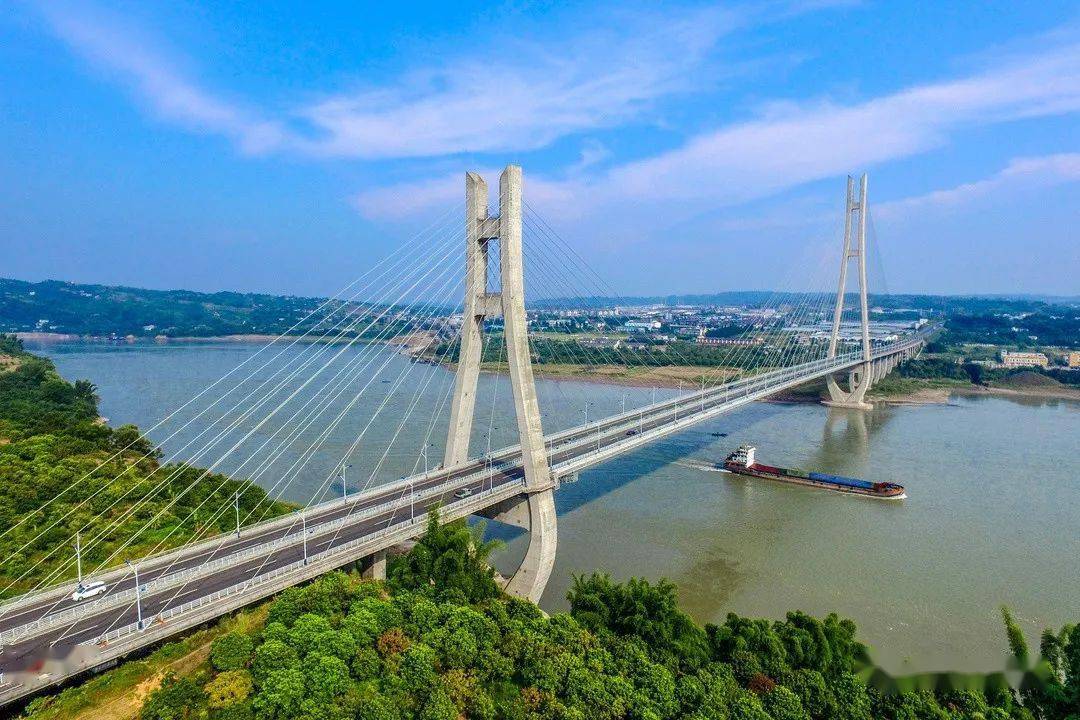 成自泸赤高速公路黄舣长江大桥.