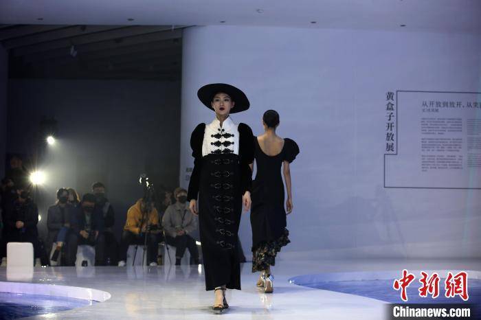服装 2021青岛时装周启幕 聚焦中韩服装设计新潮流