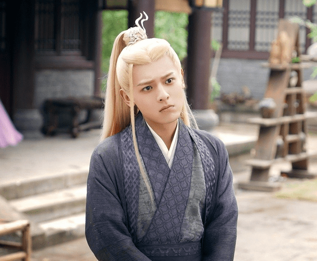 琉璃主演白澍饰演腾蛇爆火被拍到牵手神秘美女恋情曝光