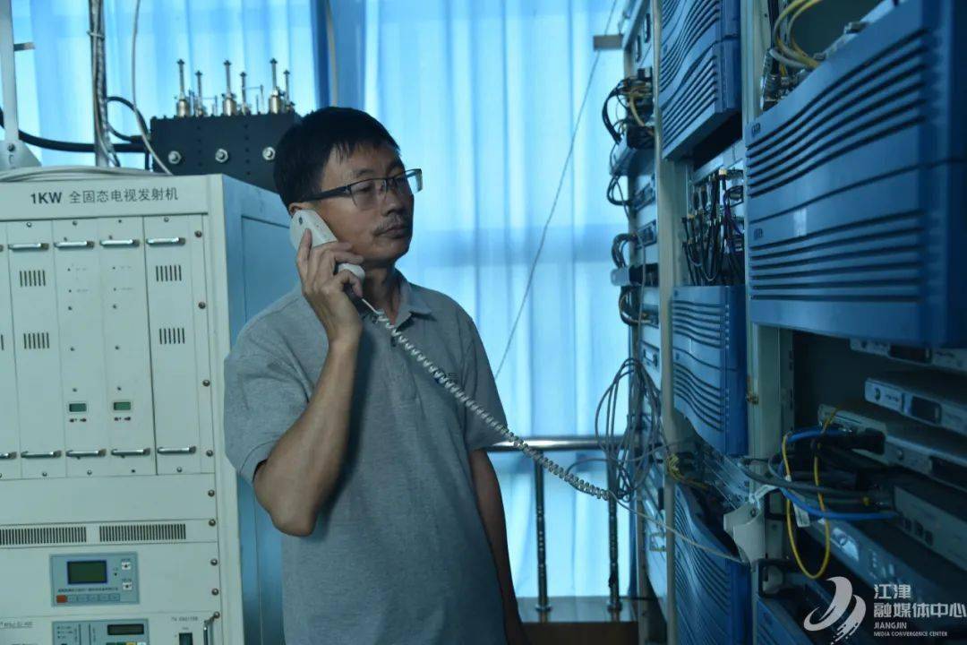 一山,一塔,一人,他独自守了33年,感动无数人_邹光友_工作_重庆