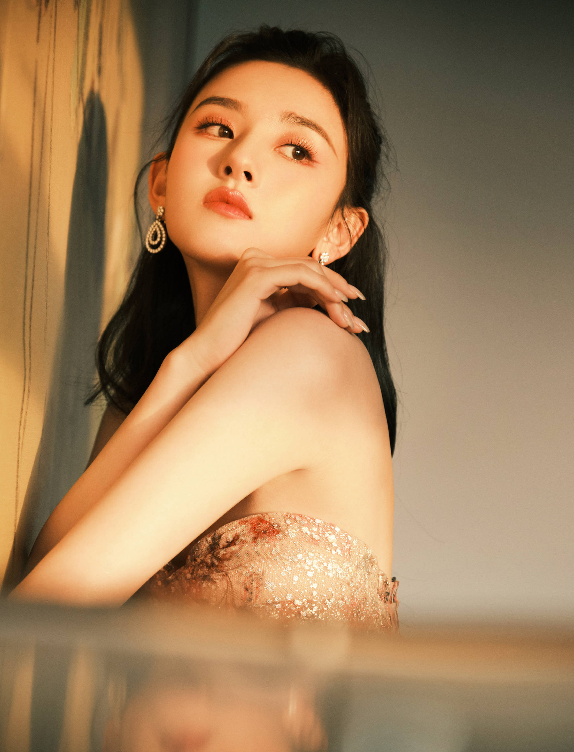 宋祖儿国剧造型图印花亮片纱裙礼服下的宋祖儿好温柔