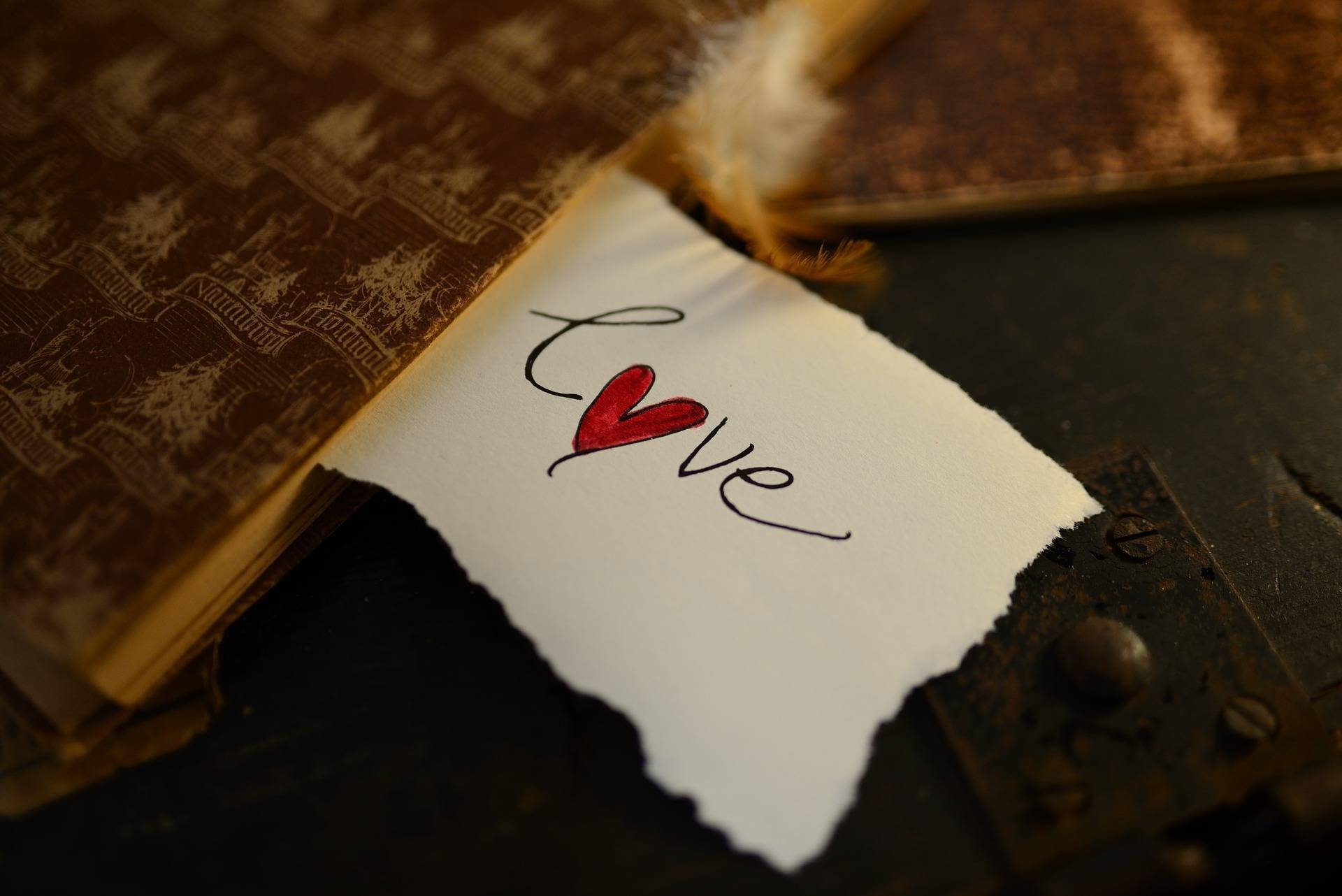 出于对自己的保护,大多数人都会选择把自己的秘密藏起来.