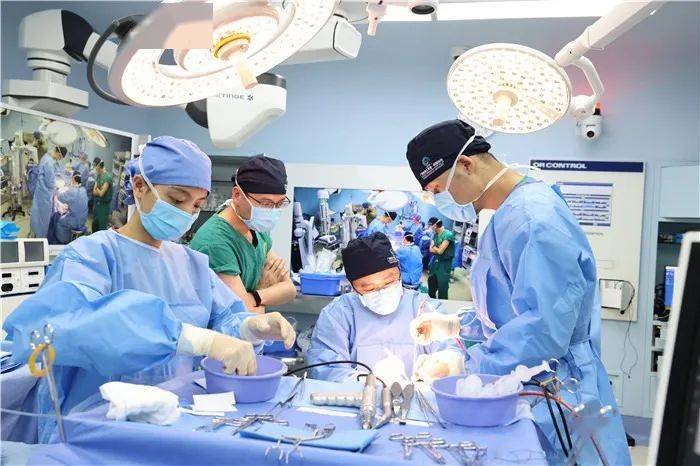 完美收官心胸外科小儿外科神经外科将精准微创进行到底