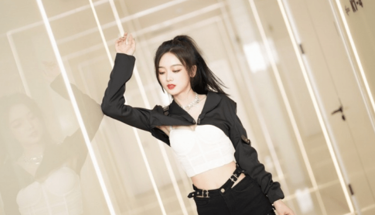 作为kpl的解说,灵儿平时基本上都是在评论席或者是现场主持,这次能