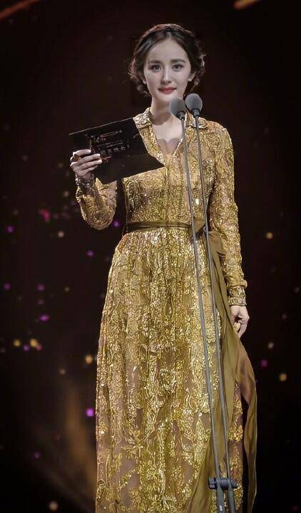 杨幂2014年金鹰节旧照身穿金色长裙尽显端庄温婉