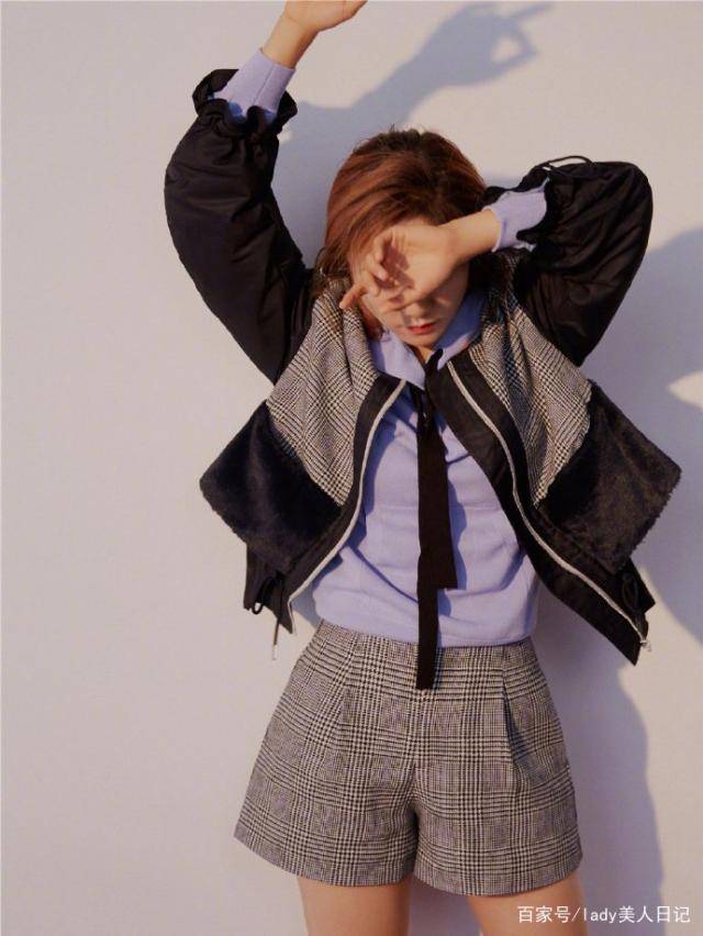 《三重门》,她在剧中饰演的是乖巧可爱的"沈溪儿",美姐虽然没看过这部