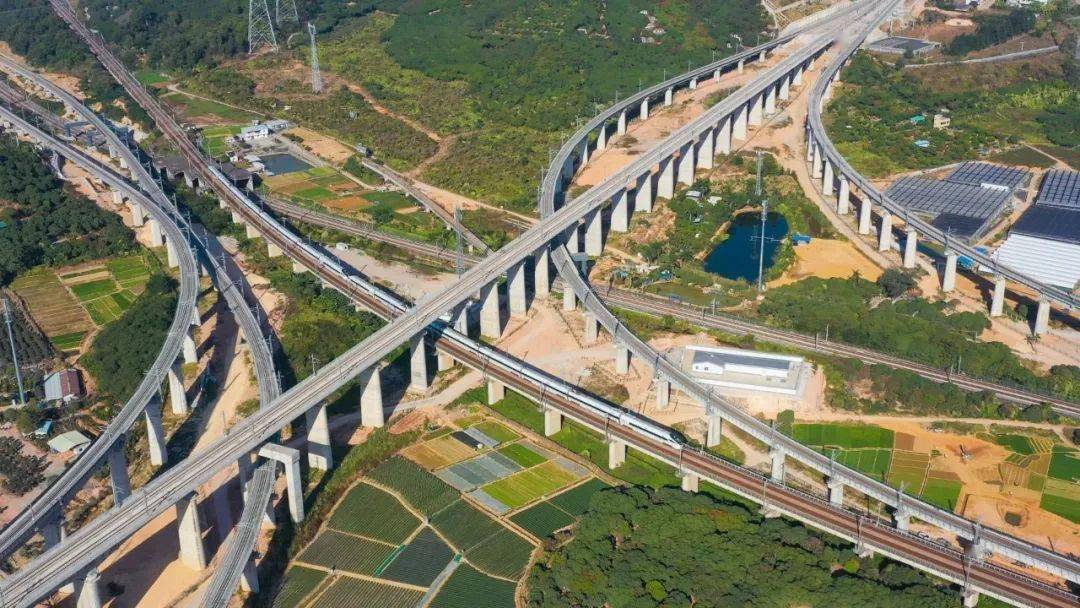 意义重大!赣深高铁正式通车