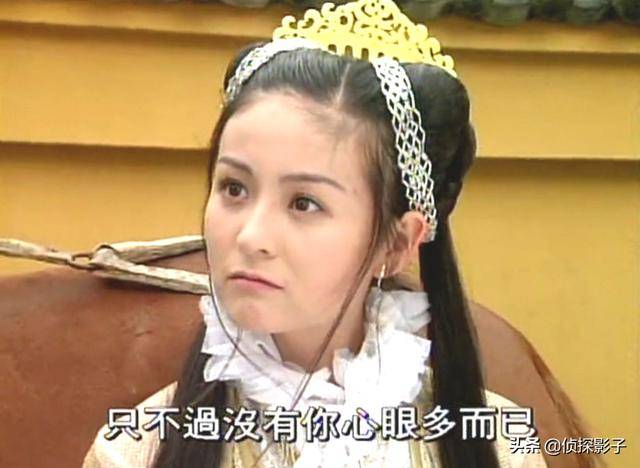 《凤在江湖》中戴娇倩扮演凤凰,她是将军之女,大概是遗传了父亲的兴趣