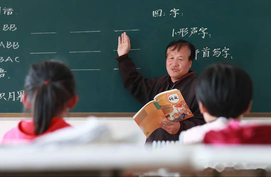 杨军:"一人"照亮山区孩子未来_郭城驿镇_教学点_树王