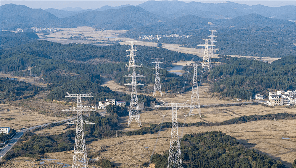 石横特钢国内最大的电力角钢生产基地