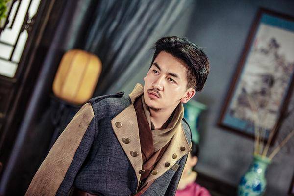 康磊《爱国者》上线怼不停 首演悍匪展多面演技_角色_狱霸_张鲁一