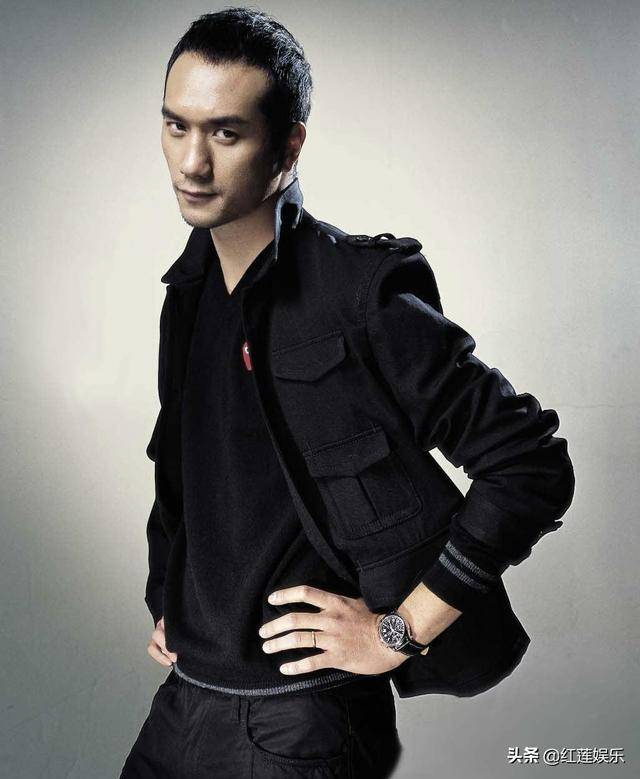 黄觉由于黄觉身高斤1米84,四肢修长,加上长期学习舞蹈,舞蹈的熏陶令他