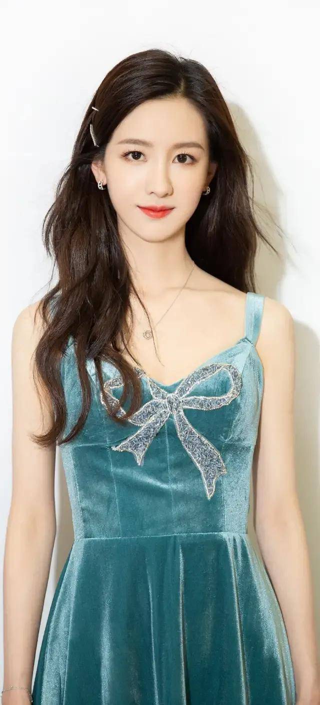 陈都灵美照