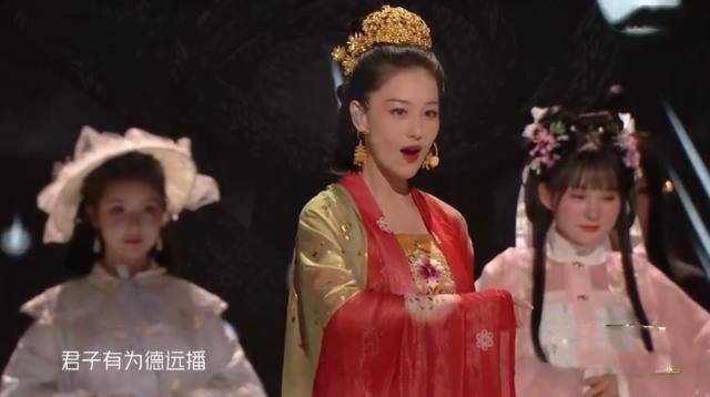 张馨予浪姐2成团夜穿汉服颜值360度无死角现场比精修还美