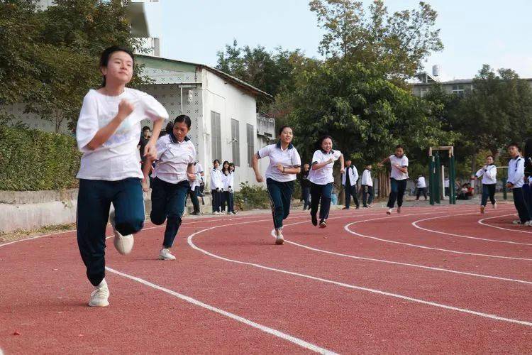 扬体育精神,展青春风采——三饶中学2021年学生田径运动会