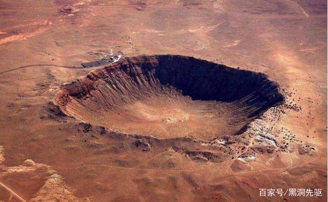 陨石落地前被击毁 多人拍下有视频为证 是谁在暗中保护地球 车里雅宾斯克 威胁 原子弹