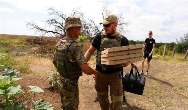 两军交战不斩外卖员叙利亚战场士兵吃饭靠外卖难为外卖小哥了