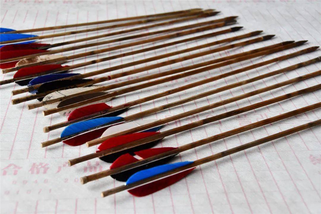 手工自制弩箭干练美观的外形,加上卓越的品质,让张仕华制作的驽小有