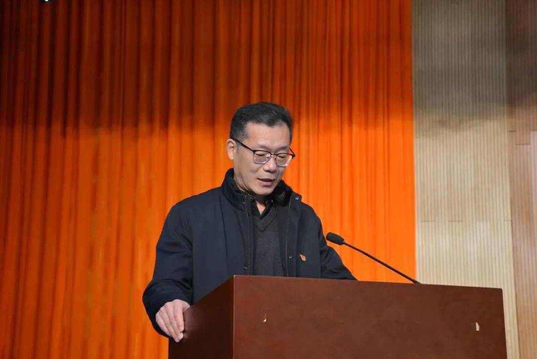 县委常委,政法委书记李学良同志对《"三零"创建工作若干措施》进行