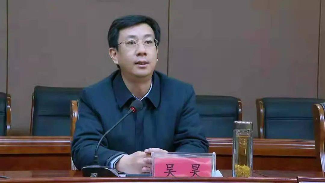 县委书记吴昊以县人大代表正式候选人身份与选民见面