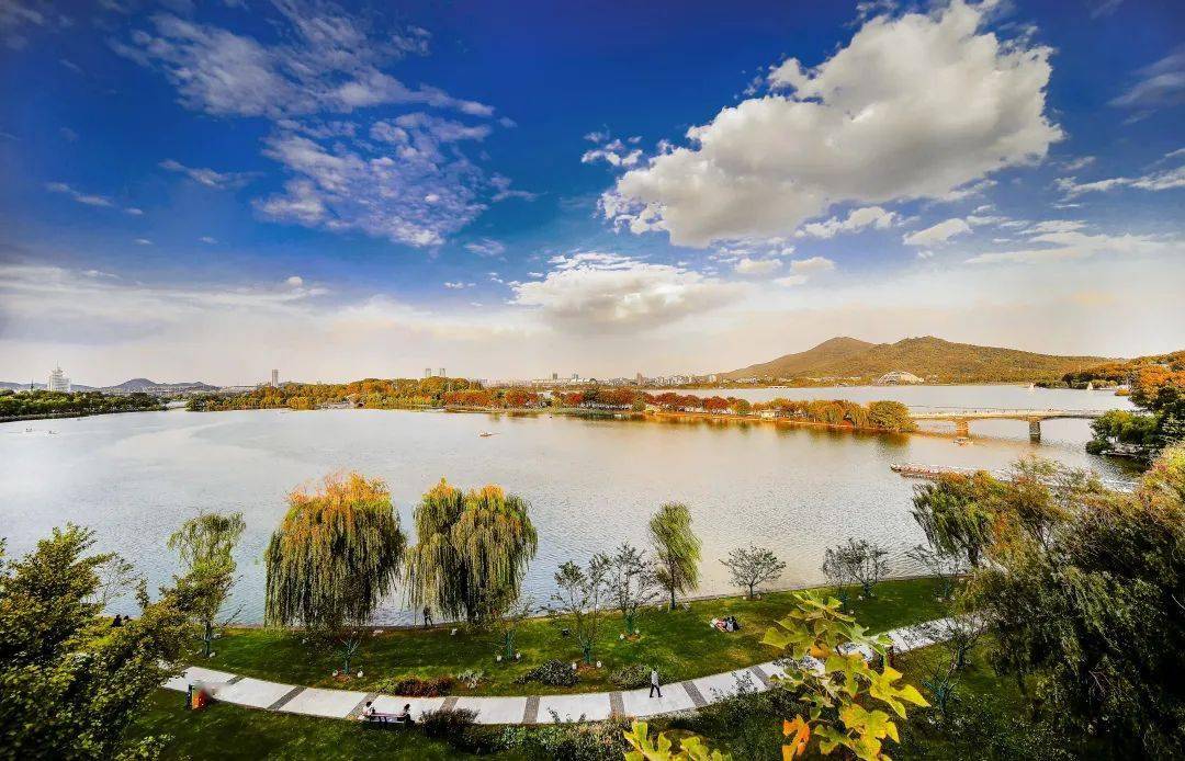 李阳东《东南西北中看玄武湖》74以上图片为"文明