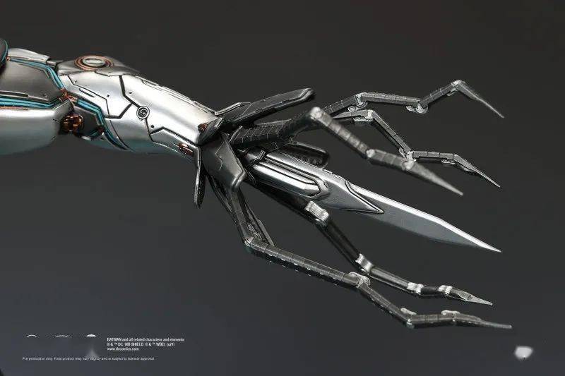 为材质打造出在 earth-44 中无人可挡,身体机械化的「蝙蝠侠-杀戮机器