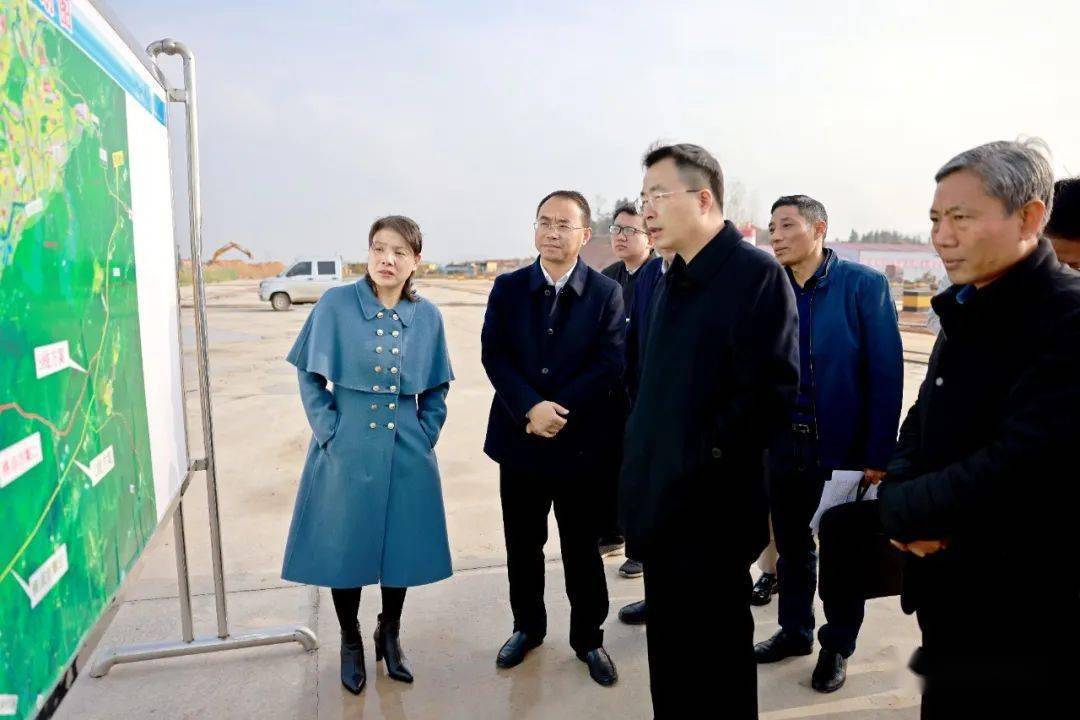 邓永翔在昌景黄铁路乐平北站项目现场调研在昌景黄铁路乐平北站项目