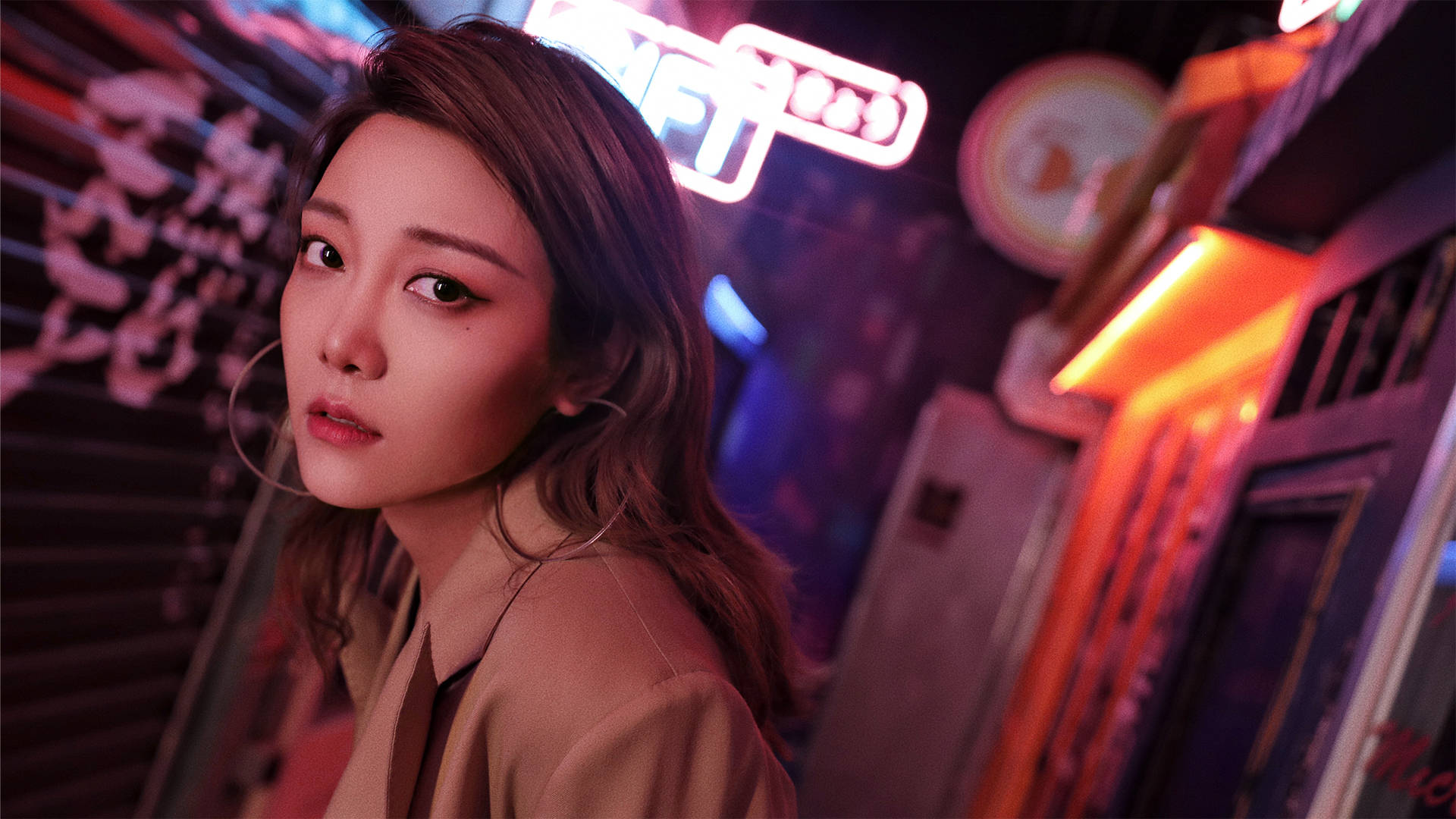 许明明全新单曲老年迪斯科上线复古舞曲感受一个人的快乐